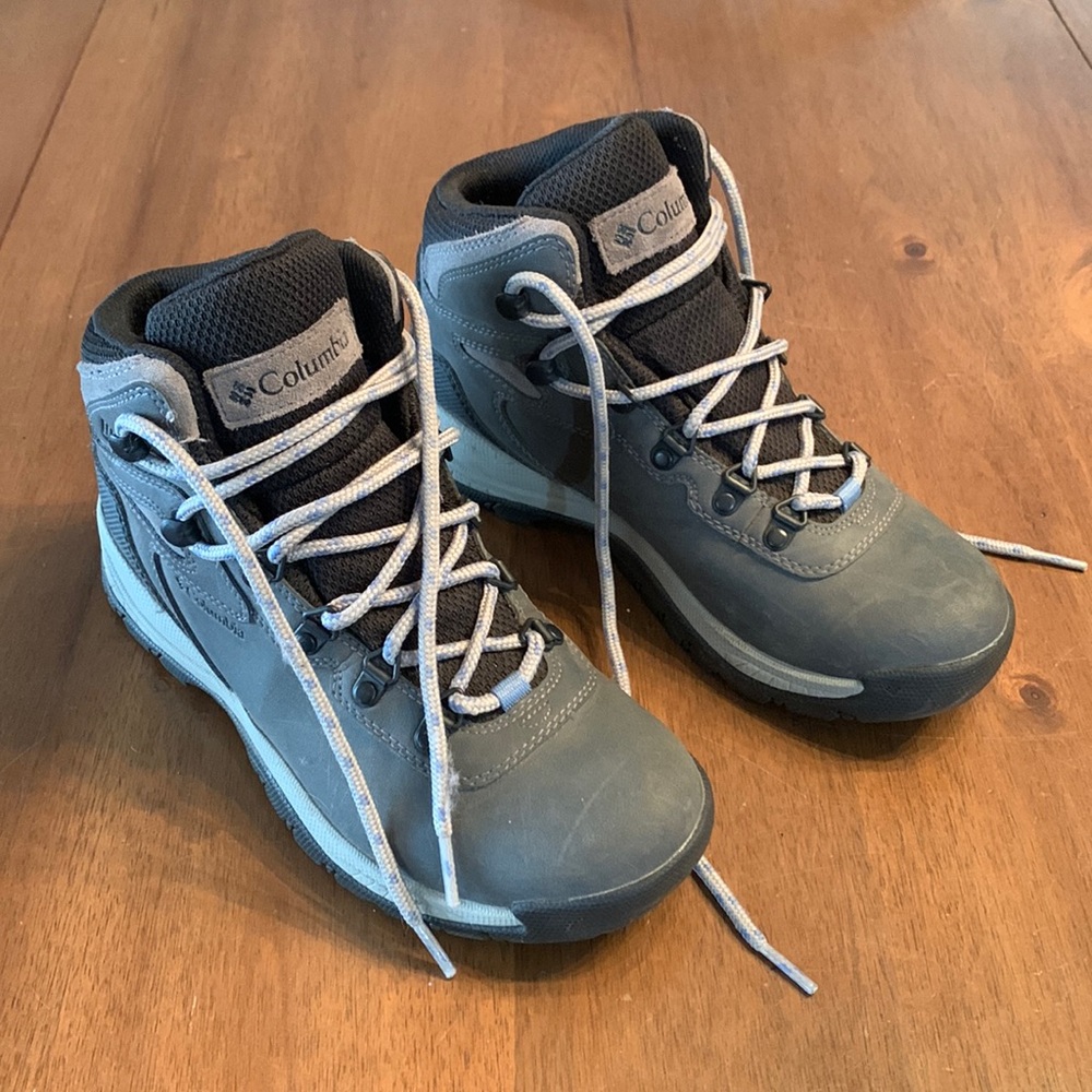 Like new, size 7, grey, Columbia women’s hiking boots.